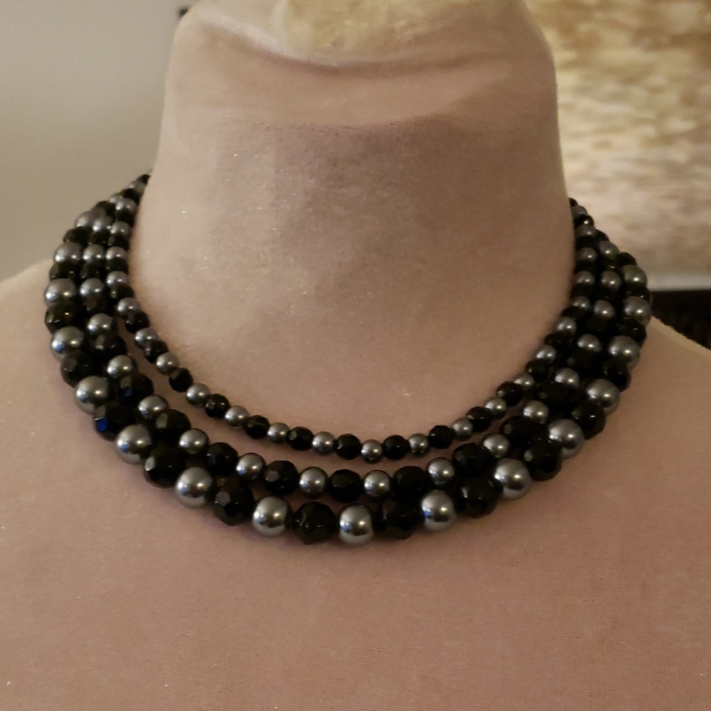 Black and silver pearl necklace